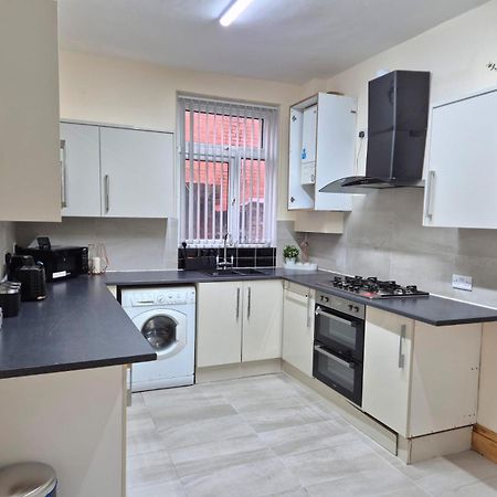 Rooms In Manchester 6 Minutes Drive To Victoria Station Dış mekan fotoğraf