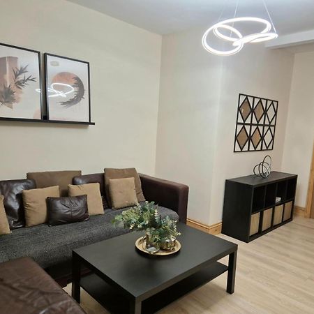 Rooms In Manchester 6 Minutes Drive To Victoria Station Dış mekan fotoğraf