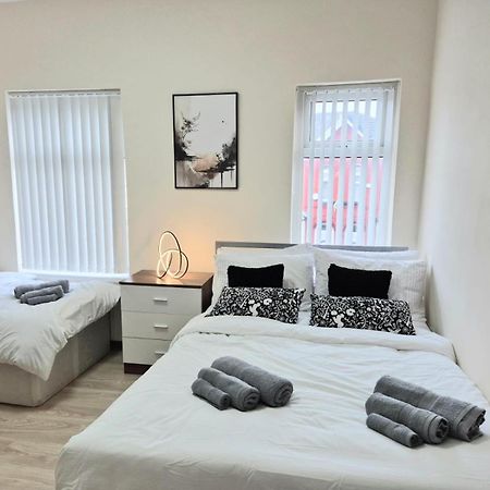 Rooms In Manchester 6 Minutes Drive To Victoria Station Dış mekan fotoğraf