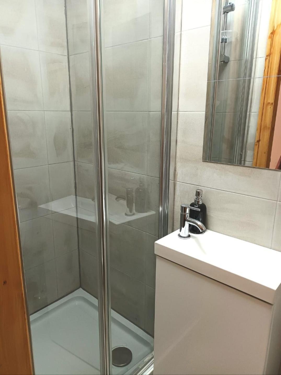 Rooms In Manchester 6 Minutes Drive To Victoria Station Dış mekan fotoğraf