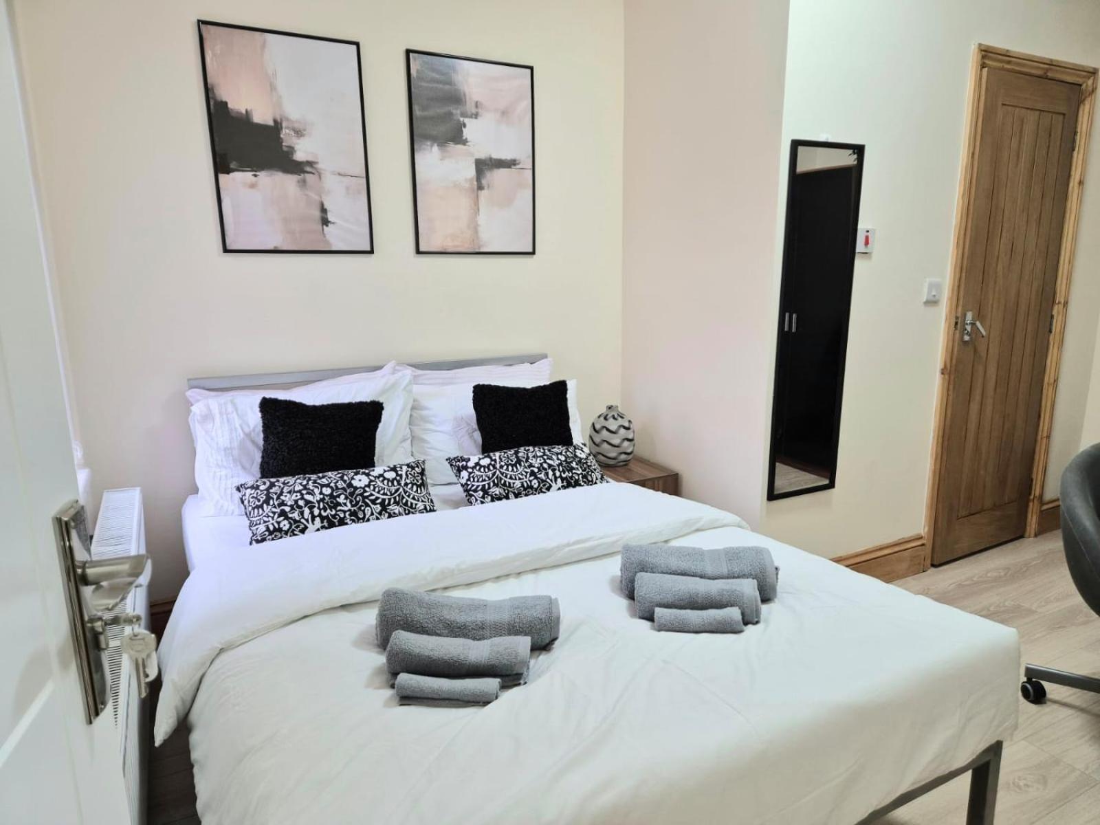 Rooms In Manchester 6 Minutes Drive To Victoria Station Dış mekan fotoğraf