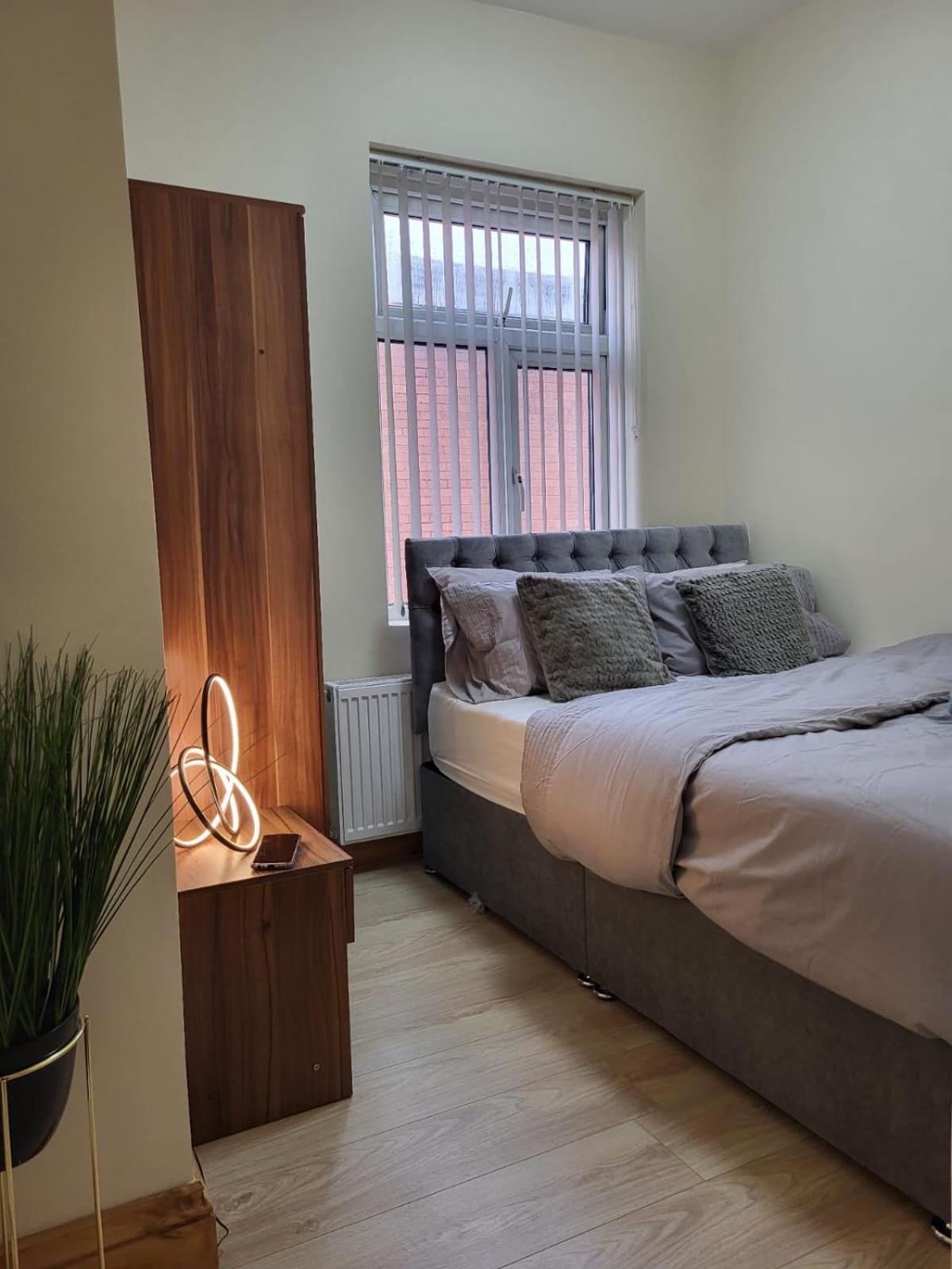 Rooms In Manchester 6 Minutes Drive To Victoria Station Dış mekan fotoğraf