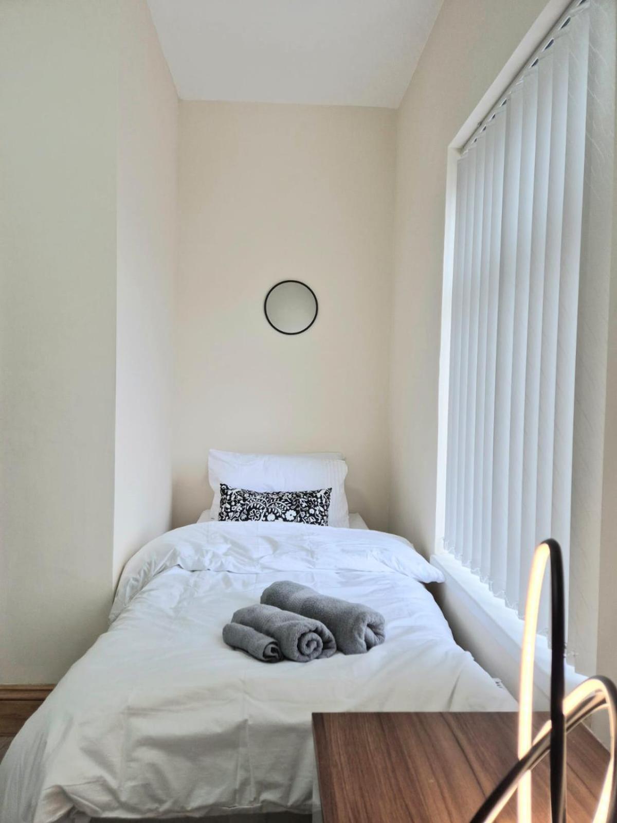 Rooms In Manchester 6 Minutes Drive To Victoria Station Oda fotoğraf