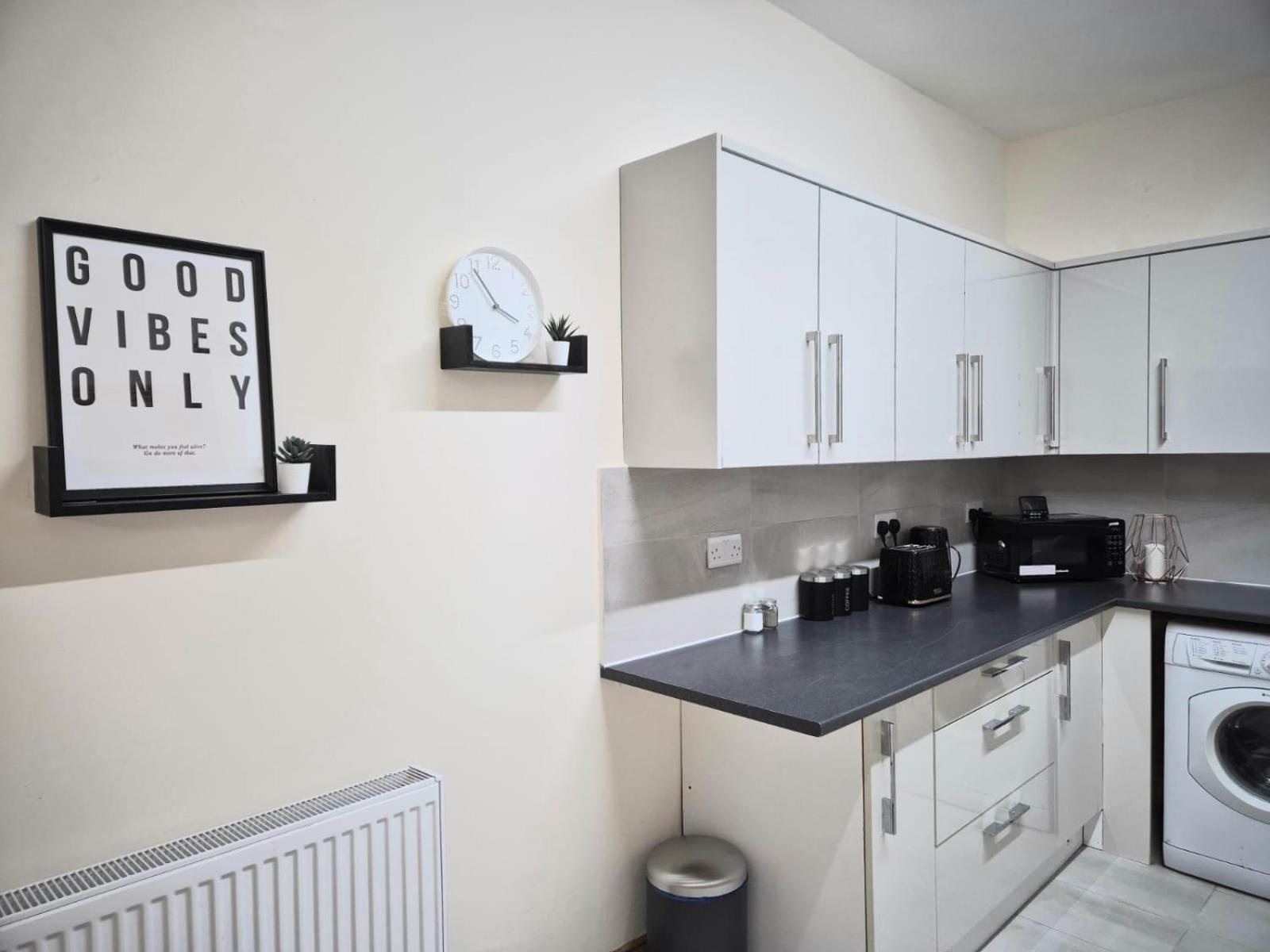Rooms In Manchester 6 Minutes Drive To Victoria Station Dış mekan fotoğraf